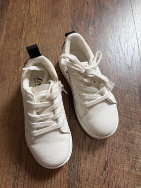Zara White Kids Lace-Up Sneakers with Black Heel Tab
